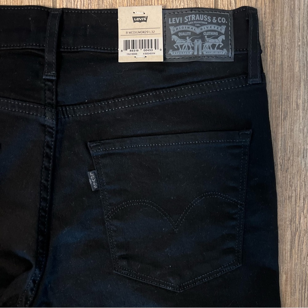 NWT Levi’s 314 Shaping Slimming Straight Leg Mid Rise Jeans Sz 29